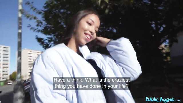 Агент покупает длинноногую незнакомку и ебет