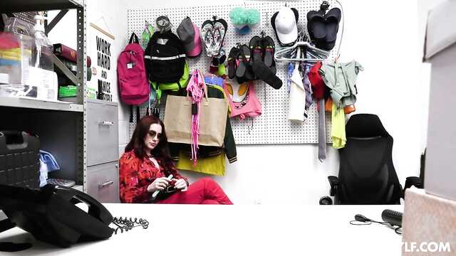 Гламурная добыча охранника магазина