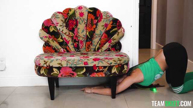 Проба пизденки любимой падчерицы