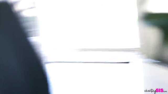 Я хочу смотреть, как ты трахаешь сводного брата