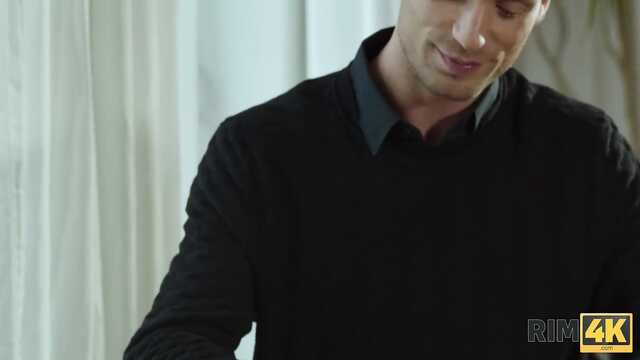 Латинская профессионалка жополизка