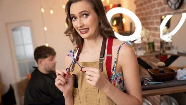 Неожиданная ебля в барбер-шопе