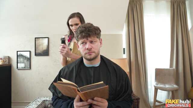 Неожиданная ебля в барбер-шопе