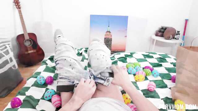 Худенькая нимфоманка любит ролевые секс игры