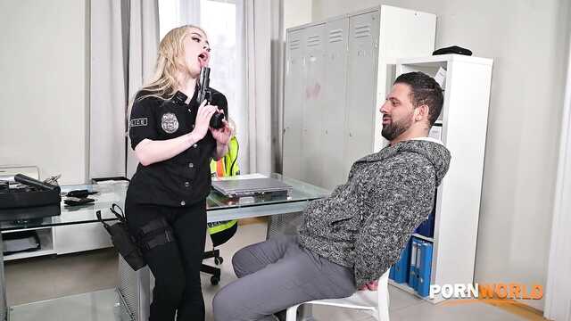 Это задержание или анальный тройничок?