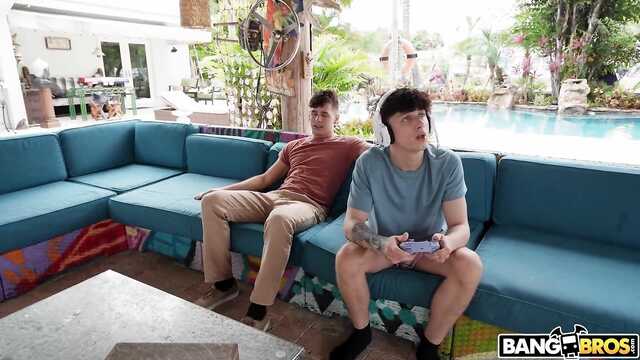 Трио для сочной приемной мамашки