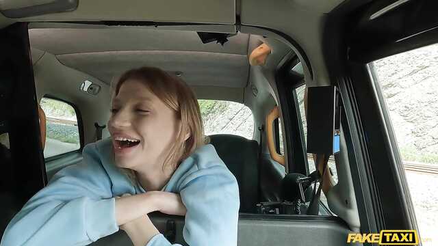 Худышка всегда расплачивается сексом с таксистами