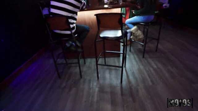 Ночной бар - прекрасное место для ебли