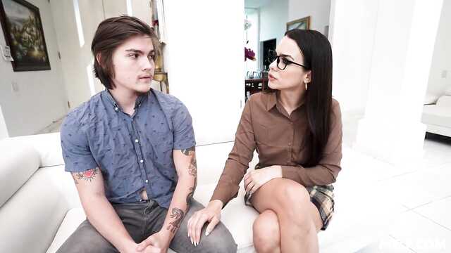 Высококлассная работа репетиторши со студентом