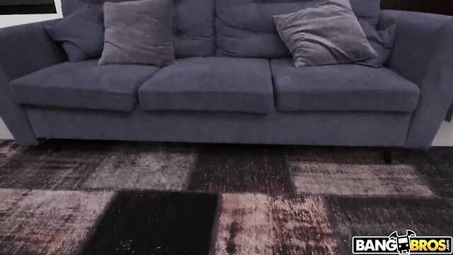 У Люси попочка чесалась от недоеба