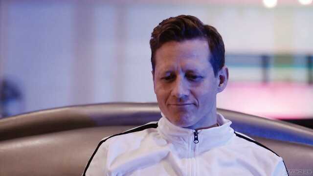 Попробуй удовлетвори двух красоток!