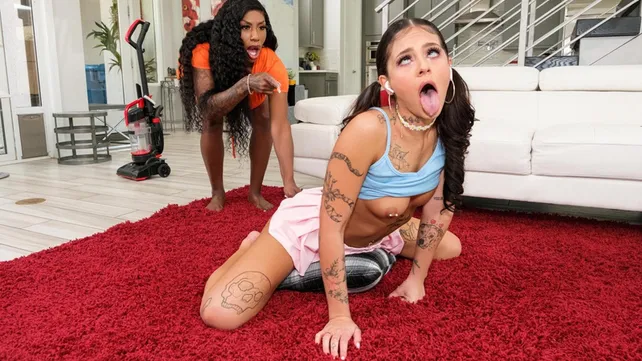 Только мамаша покажет, как правильно дрочить