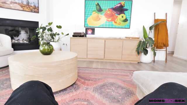 Сын давно мечтал и увидеть и засадить в киску маме