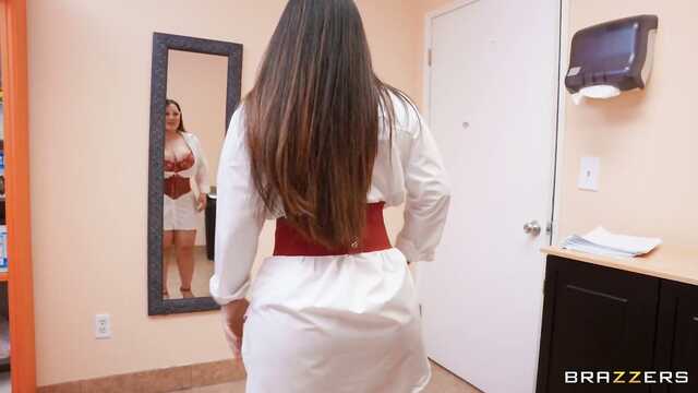 Групповой секс с двумя похотливыми подчиненными