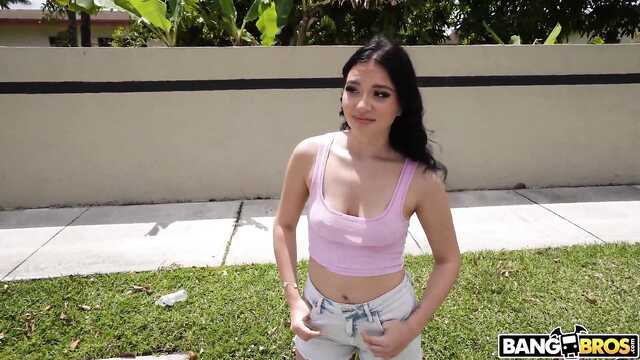 Заходи в автобус и присаживайся на черный член