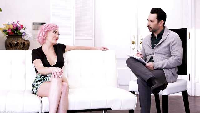 Отчаянная телка дала полизать перед проникновением