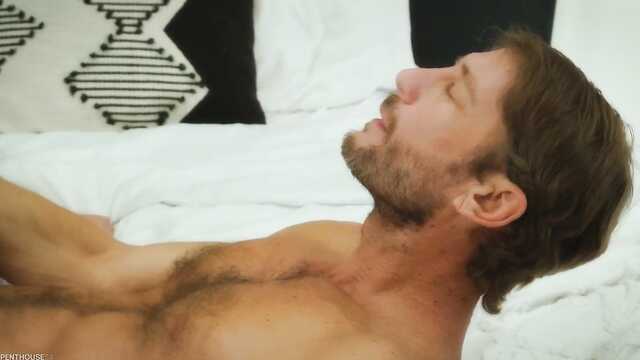 А эта узкоглазая знает толк в ебле!