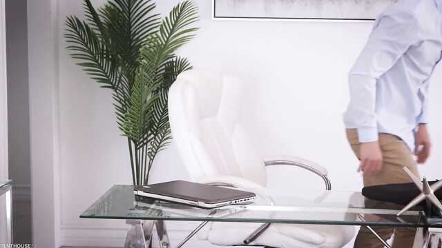 Худышка сама предложила анал и сменила дырочку