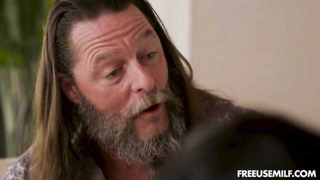 Секс во время медитации бодрит толстую мамочку