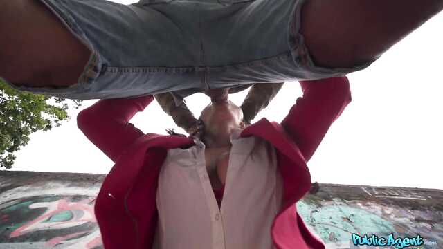 Деловая милфа и фейковый агент