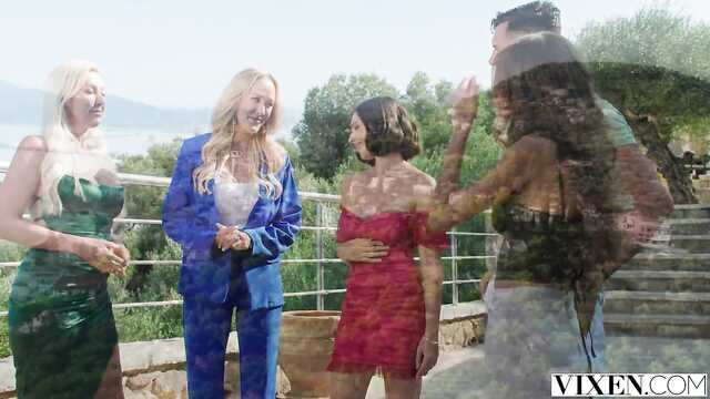 Падчерице впервые перепал член отчима