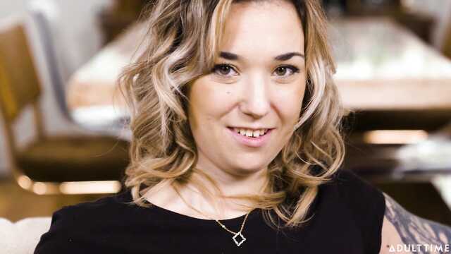 На хую, она совсем стыд растеряла