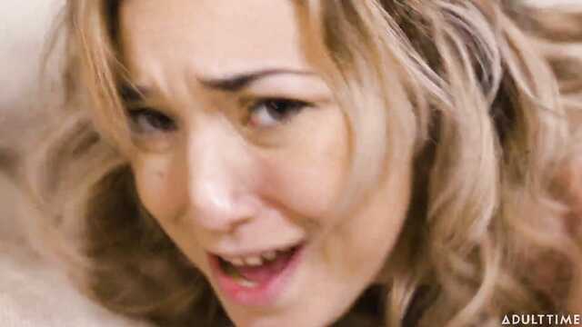 На хую, она совсем стыд растеряла