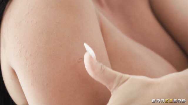 Секс вояж у бассейна с чужо женой