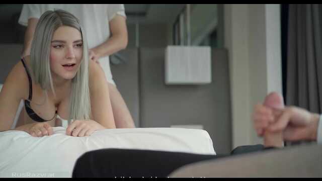 Жену куколда трахают перед мастурбирующим мужем