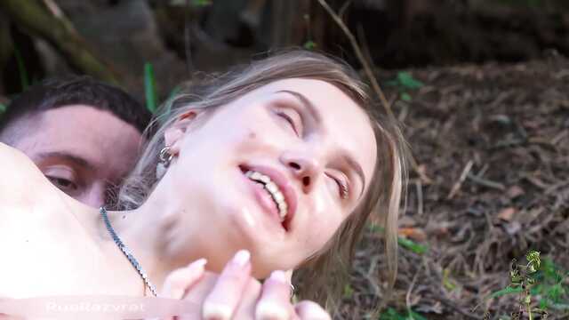 Пошли, дружок, ебаться в лес!