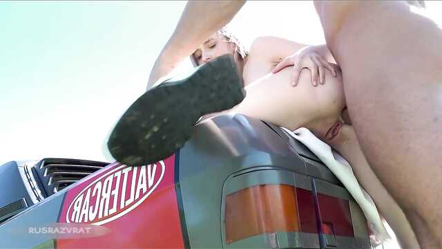 За городом можно и в анал отдаться