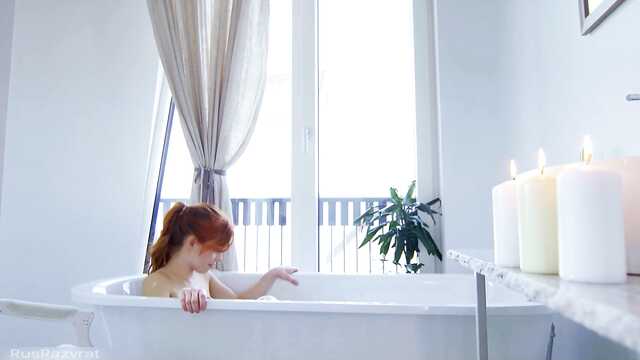 После ванны хорошо подрочить чистую киску