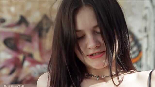 Сладость дрочки в заброшенном здании