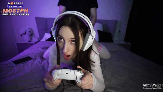 Сестру игроманку можно трахать бесконечно