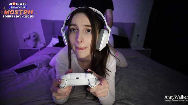 Сестру игроманку можно трахать бесконечно