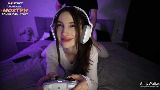 Сестру игроманку можно трахать бесконечно