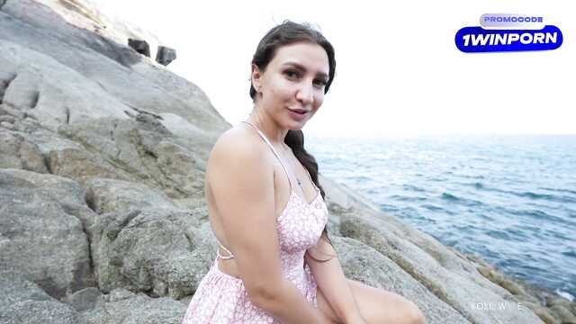 Безлюдный пляж и ожидаемый секс