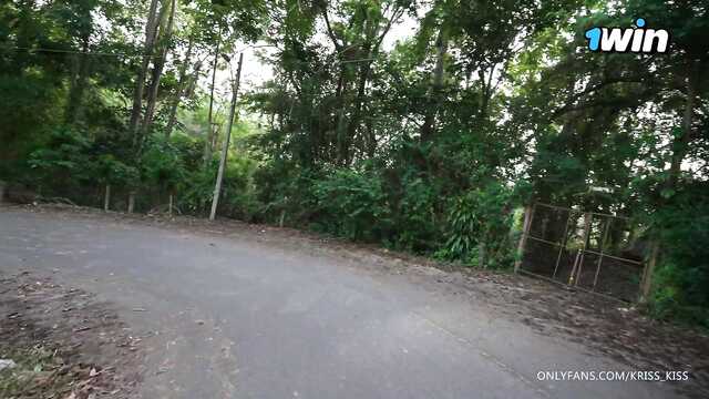 Поехали трахаться в ближайшую посадку