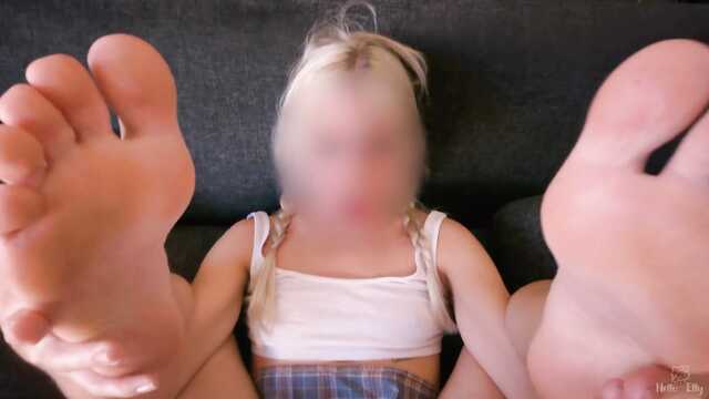 Блондиночка струйно кончает несколько раз