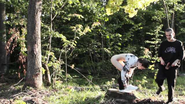 На опушке леса она согласилась потрахаться