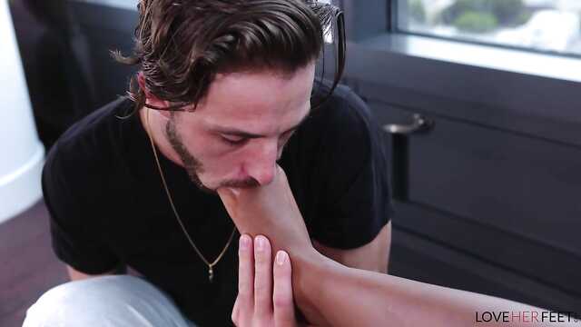 Biały sportowiec pieprzy w czarną pochwę model