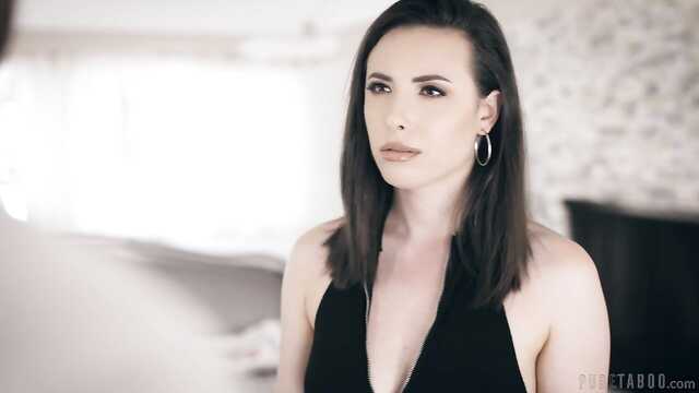 Odważny facet pogodził się z dziewczyną przez Seks