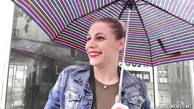 Француженка: погреть киску на незнакомцевой пенис!