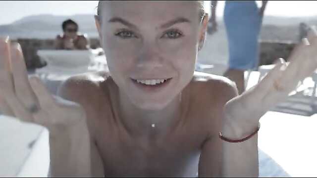 Бассейнде лесбухи ләззат жағымды секс