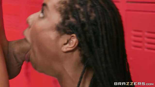 Девушка из универа находит самый крутой перец!