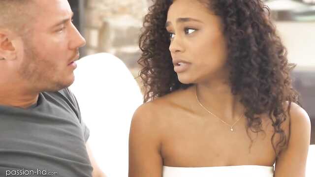 Młoda mulatka dostała na Bzykanko wysokiej Brunetki