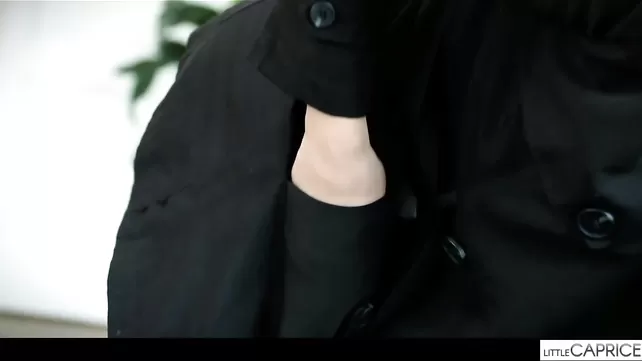 Стервозная красотка қатаң чпокается бастығымен кабинетте