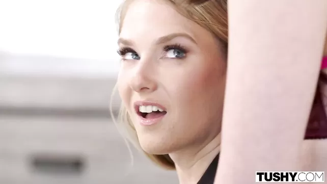 Гермафродиттердің порно гифтері жақыннан, төменгі көрініс Әдемі қыздардың есектері видео