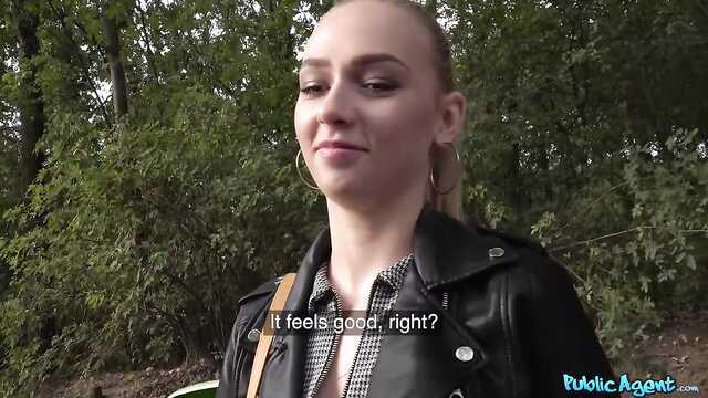 Девушка за 200 евро отсосала пикаперу в лесу