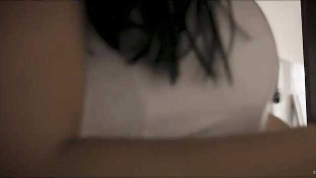 Podczas gdy czekali na przyjaciół, chłopaki i pieprzyć się zdążyli